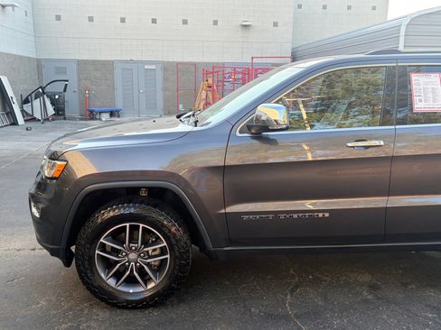 Used 2017 Jeep Grand Cherokee Limited w/ Trailer Tow Group IV AWD/4WD image 10