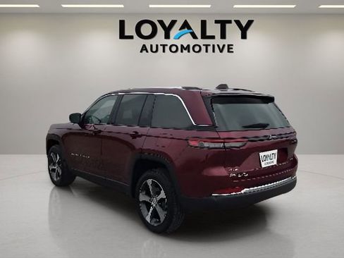 Used 2023 Jeep Grand Cherokee Limited AWD/4WD image 3