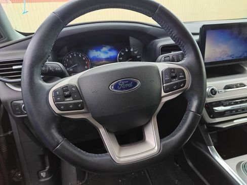 Used 2022 Ford Explorer XLT w/ Equipment Group 202A AWD/4WD image 12