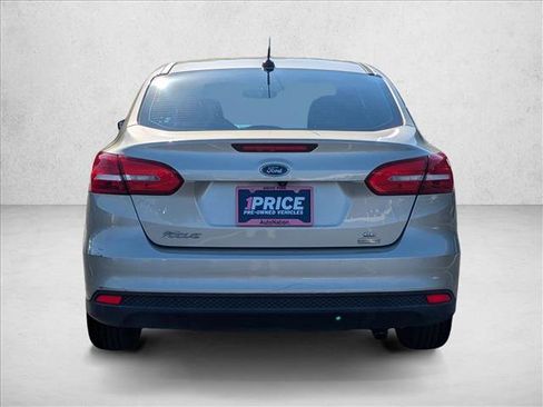 Used 2018 Ford Focus SE FWD image 7