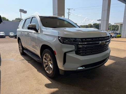 Used 2021 Chevrolet Tahoe Premier w/ Premium Package RWD image 2