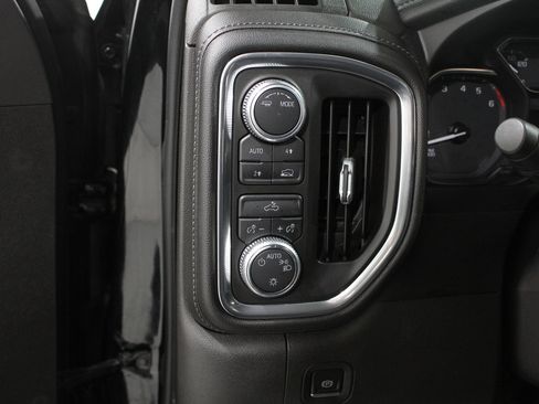 Used 2020 GMC Sierra 1500 SLE w/ SLE Value Package image 6