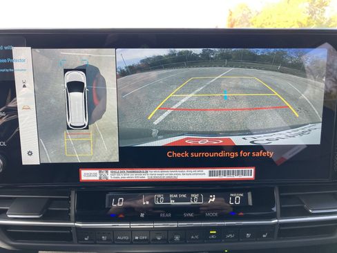 Certified 2025 Toyota Sienna Platinum image 25