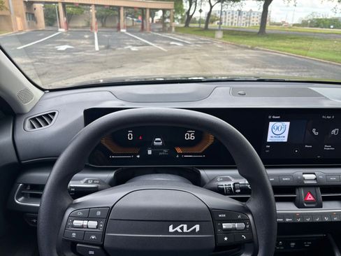 Used 2025 Kia K4 FWD image 29