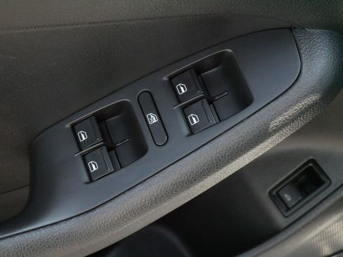Used 2018 Volkswagen Jetta SE FWD image 19