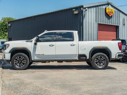 Used 2021 GMC Sierra 2500 AT4 w/ AT4 Premium Plus Package image 3