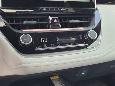 Used 2025 Toyota Corolla SE image 34