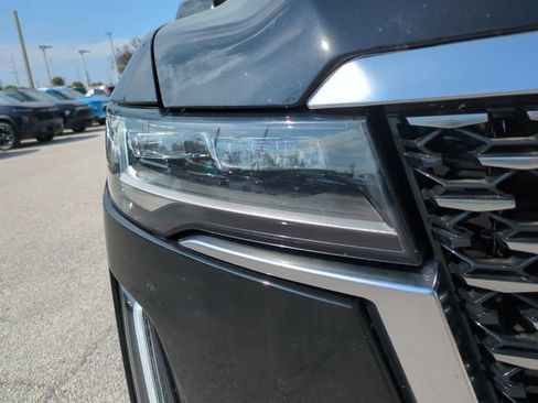 Used 2022 Cadillac Escalade ESV Premium Luxury AWD/4WD image 9