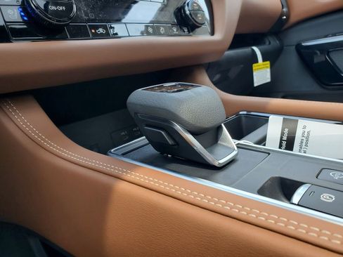 New 2026 Nissan Pathfinder Platinum AWD/4WD image 33