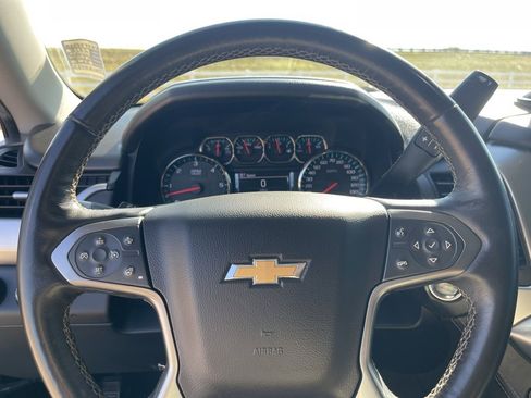Used 2018 Chevrolet Suburban LT image 18