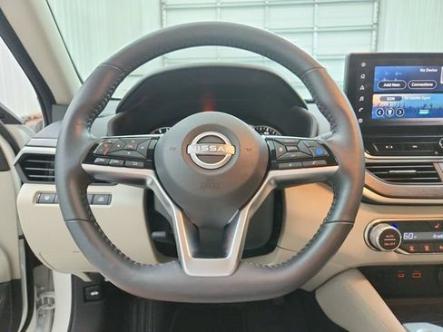 Used 2024 Nissan Altima 2.5 SL FWD image 23