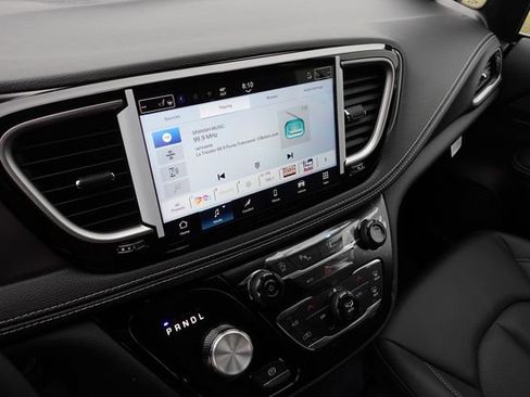 New 2026 Chrysler Pacifica Select image 18