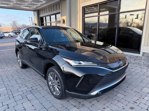 Used 2023 Toyota Venza XLE image 64