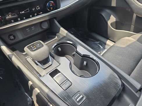 Used 2025 Nissan Rogue SV FWD image 25