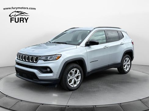 Used 2024 Jeep Compass Latitude AWD/4WD image 8