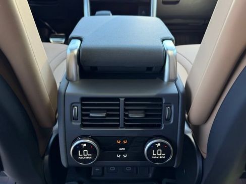 Used 2025 Land Rover Discovery Dynamic SE AWD/4WD image 19