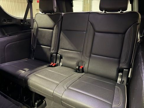 Used 2023 Chevrolet Suburban Premier w/ Advanced Technology Package AWD/4WD image 23