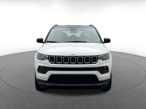 Used 2025 Jeep Compass Limited AWD/4WD image 2