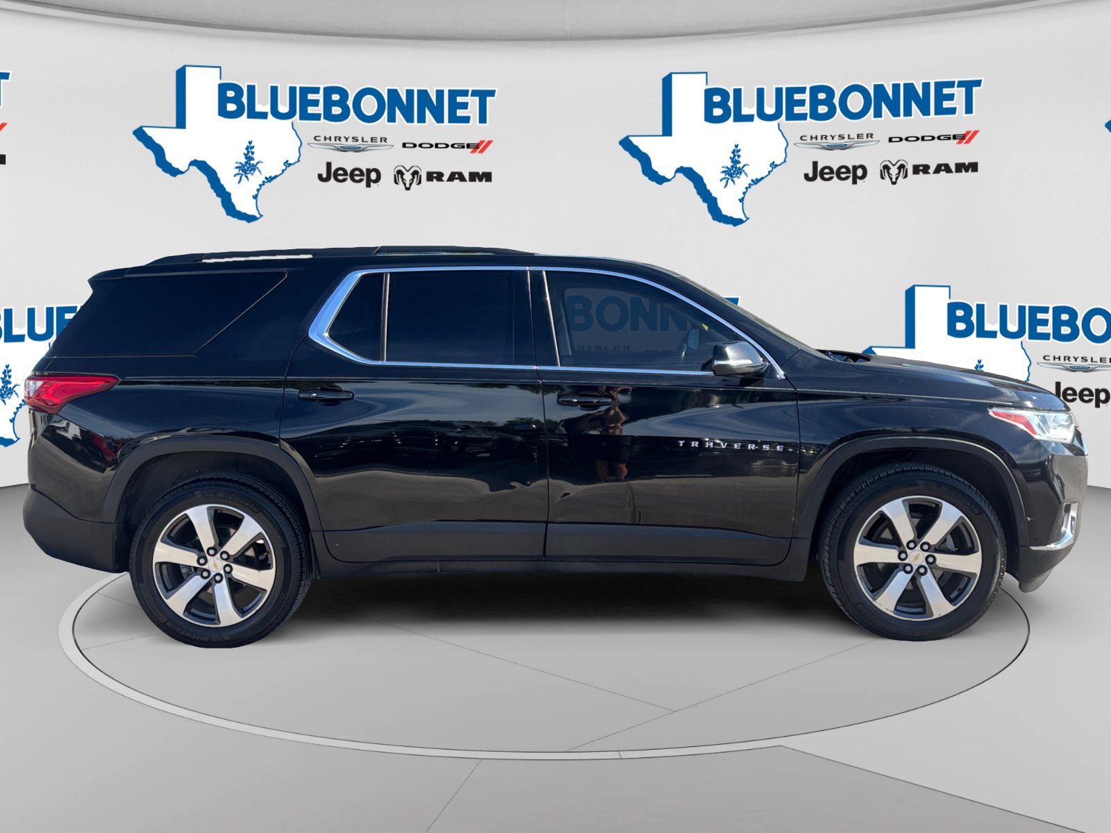 Used 2019 Chevrolet Traverse LT w/ LT Premium Package FWD image 4