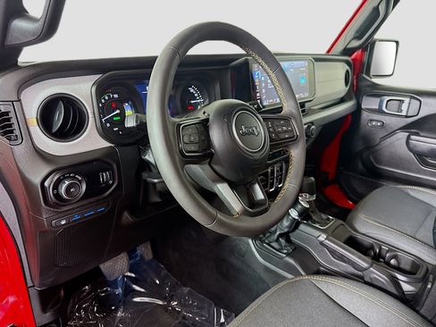 Used 2024 Jeep Wrangler Unlimited w/ Convenience Group AWD/4WD image 23