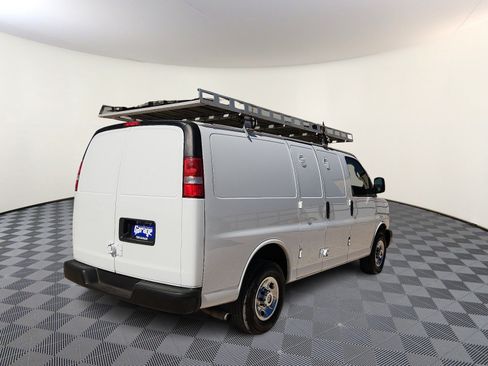 Used 2016 Chevrolet Express 2500 RWD image 4