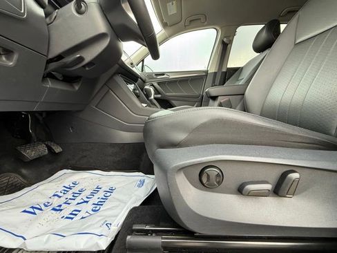 Used 2022 Volkswagen Tiguan SE AWD/4WD image 10