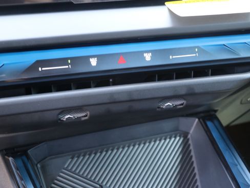 Used 2025 BMW X3 xDrive30i w/ Premium Package image 23