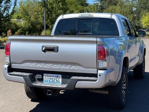 Used 2021 Toyota Tacoma TRD Sport w/ Technology Package AWD/4WD image 5