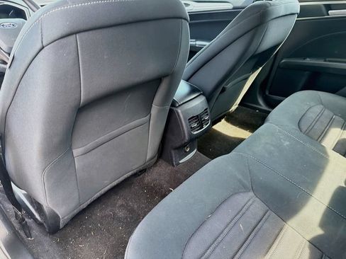 Used 2019 Ford Fusion SE FWD image 24
