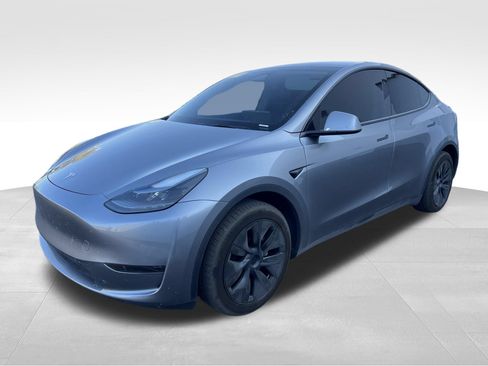 Used 2025 Tesla Model Y Long Range RWD image 9