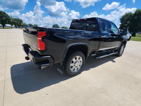 Used 2025 Chevrolet Silverado 2500 High Country w/ Technology Package AWD/4WD image 5
