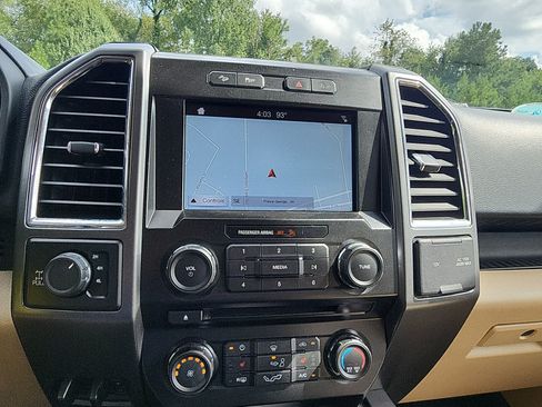 Used 2017 Ford F150 XLT w/ Equipment Group 302A Luxury AWD/4WD image 14
