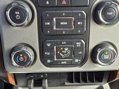 Used 2013 Ford F250 Lariat w/ Chrome Pkg image 22