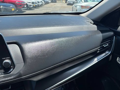 Used 2025 Nissan Rogue SV FWD image 36