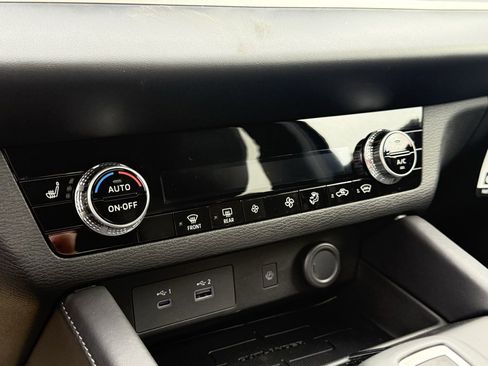 Used 2025 Mitsubishi Outlander SE image 19