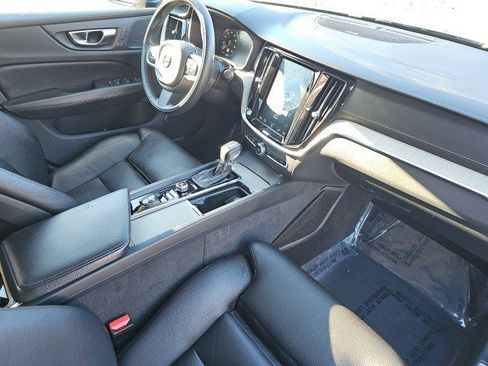 Used 2019 Volvo S60 T5 Inscription image 14
