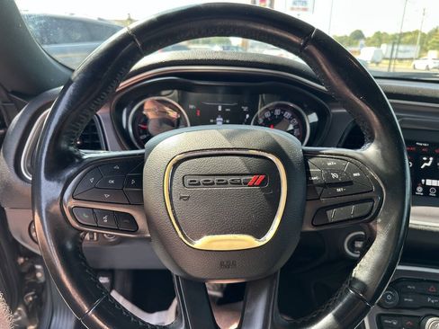 Used 2021 Dodge Challenger SXT w/ Driver Convenience Group RWD image 13