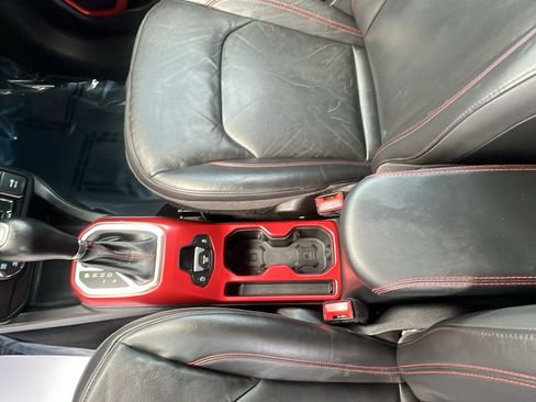 Used 2019 Jeep Renegade Trailhawk AWD/4WD image 12
