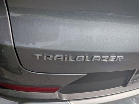 Used 2025 Chevrolet TrailBlazer LT FWD image 10