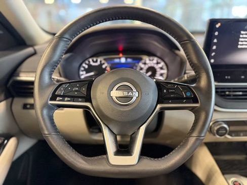 Used 2023 Nissan Altima 2.5 SL FWD image 12
