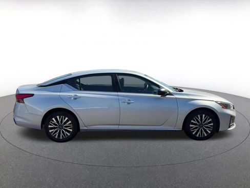 Used 2024 Nissan Altima 2.5 SV FWD image 16