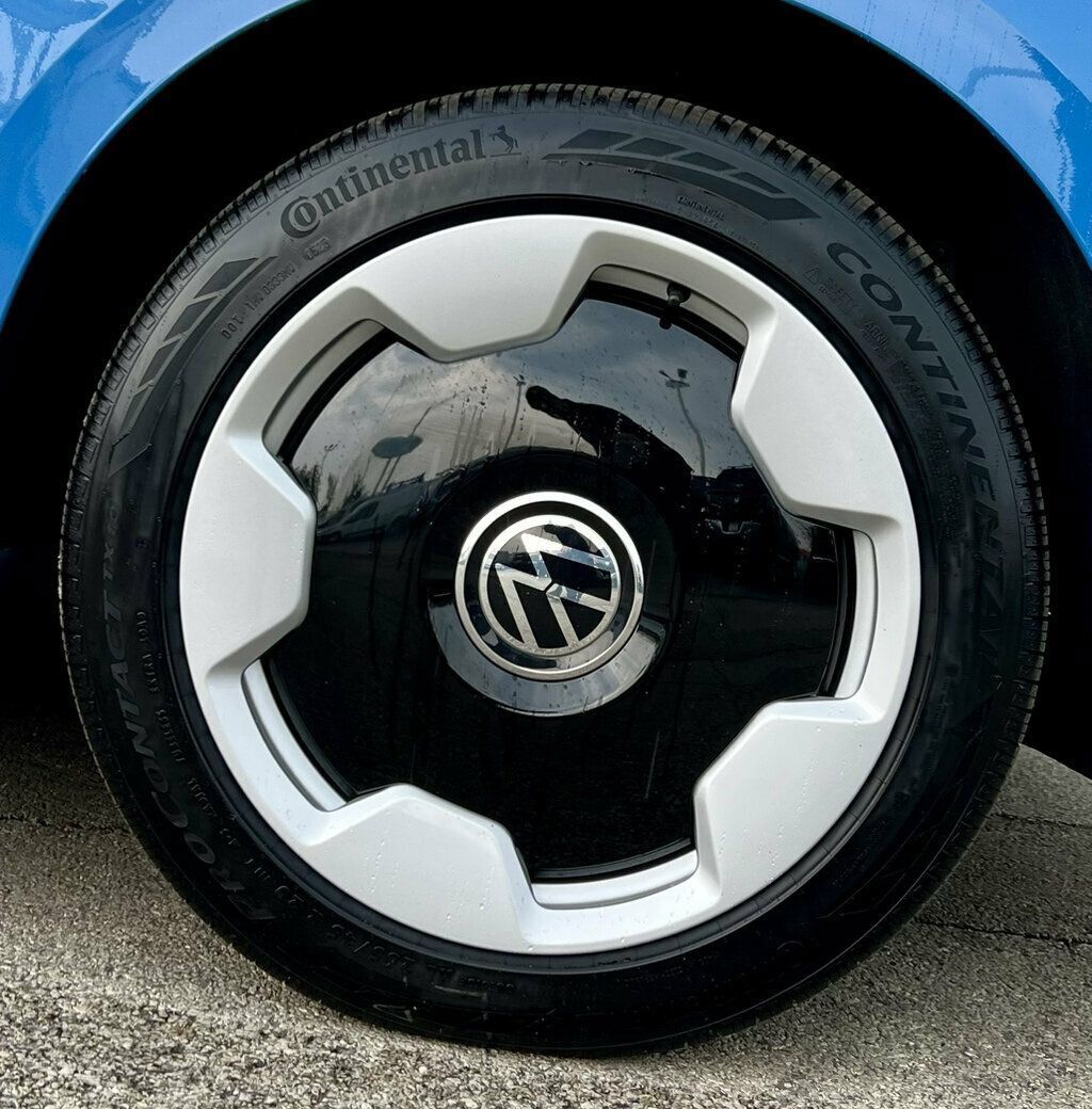 Used 2025 Volkswagen ID. Buzz Pro S RWD image 34