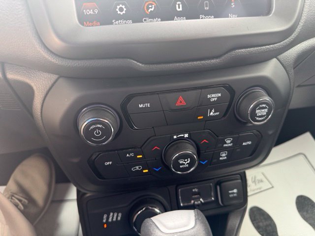 Used 2023 Jeep Renegade Latitude AWD/4WD image 23