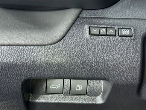 New 2026 Toyota Crown Signia image 13