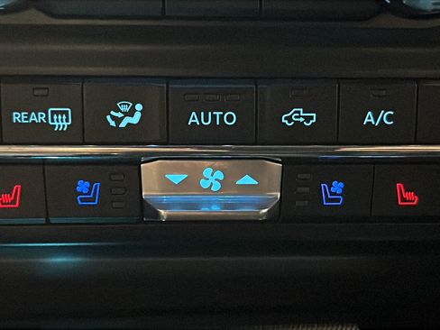 Used 2021 Ford F150 Lariat w/ Max Trailer Tow Package AWD/4WD image 45