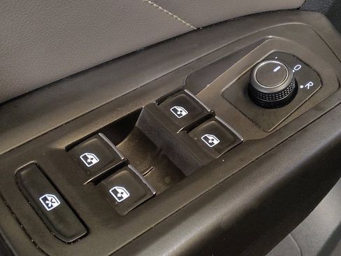 Used 2023 Volkswagen Atlas SE image 27