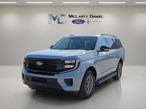 New 2026 Ford Expedition Active image 2