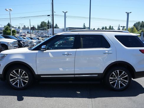 Used 2017 Ford Explorer Platinum AWD/4WD image 2