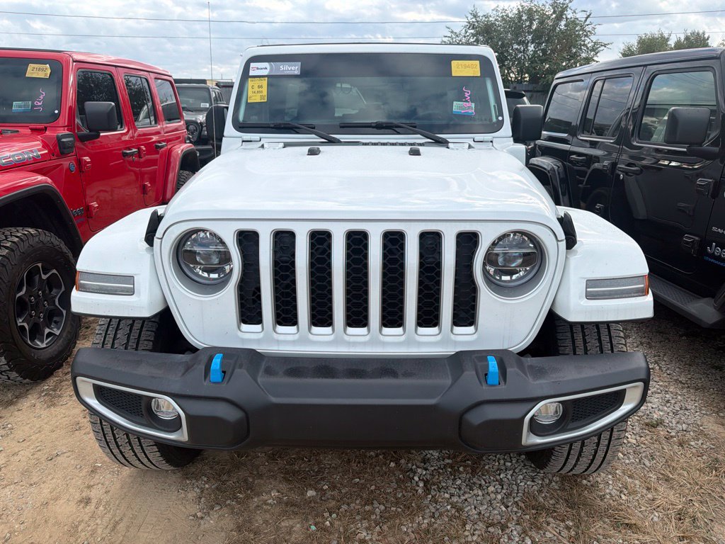 Used 2022 Jeep Wrangler Unlimited Sahara w/ Cold Weather Group AWD/4WD image 3