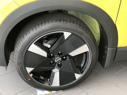 New 2026 Nissan Kicks SR w/ Cold Weather Package